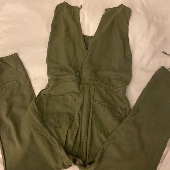 Army green jumpsuit - Picture 1 of 4